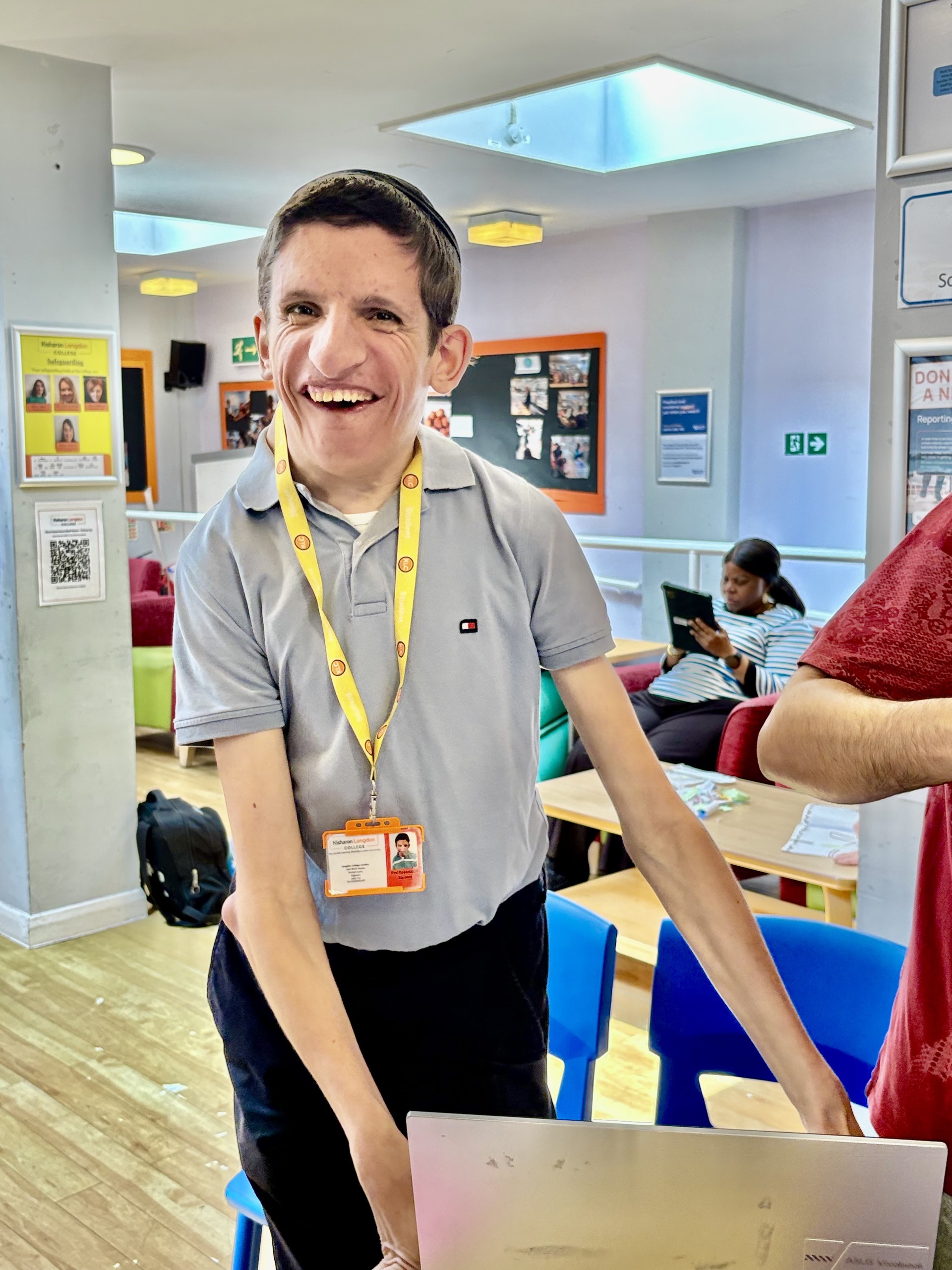 A Kisharon Langdon member working in supported employment